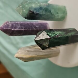 Real Natural Chrystal Stone Tower